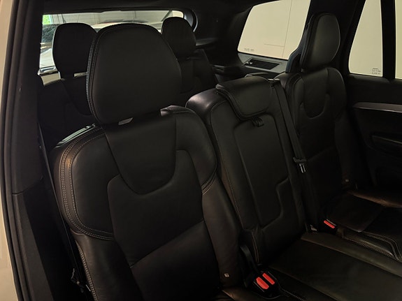 Volvo XC90 26 of 29