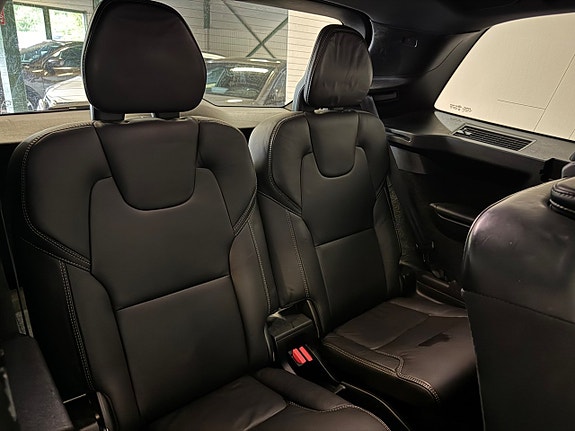 Volvo XC90 27 of 29