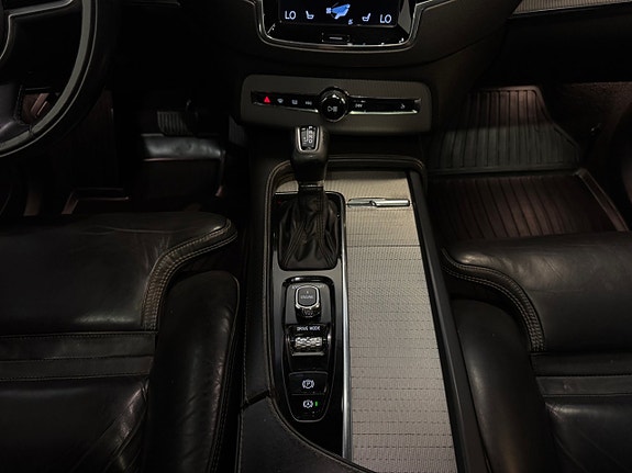 Volvo XC90 23 of 29