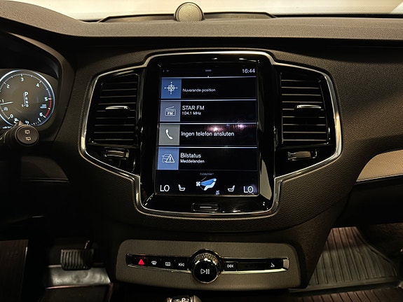 Volvo XC90 17 of 29