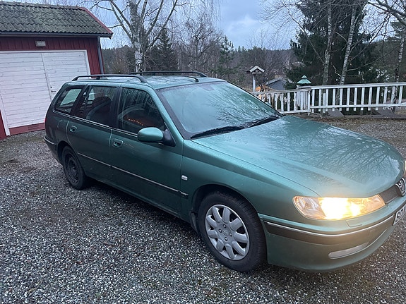 Peugeot 406 2 of 5