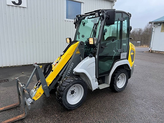Kompaktlastare Kramer 5035, 2021, med skopa och gafflar