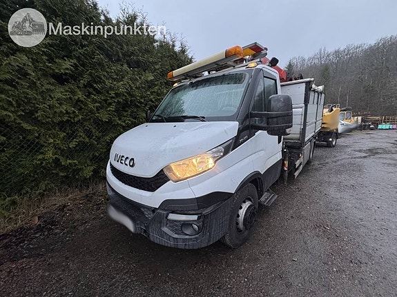 Iveco Daily 70C17H med Fassi F40 kran