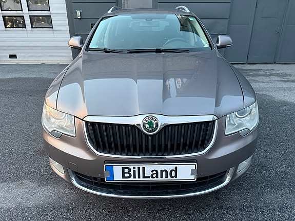 Skoda Superb 2 of 5