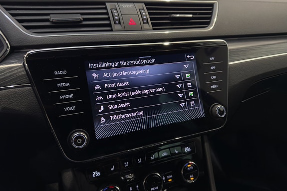 Skoda Superb 16 of 23