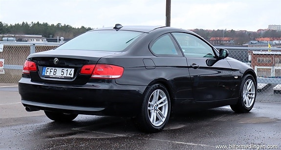 BMW 320d 3 of 5