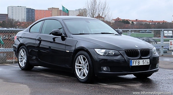 BMW 320d 2 of 5