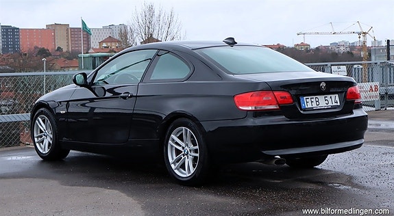 BMW 320d 4 of 5