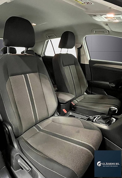 Volkswagen T-Roc 12 of 21