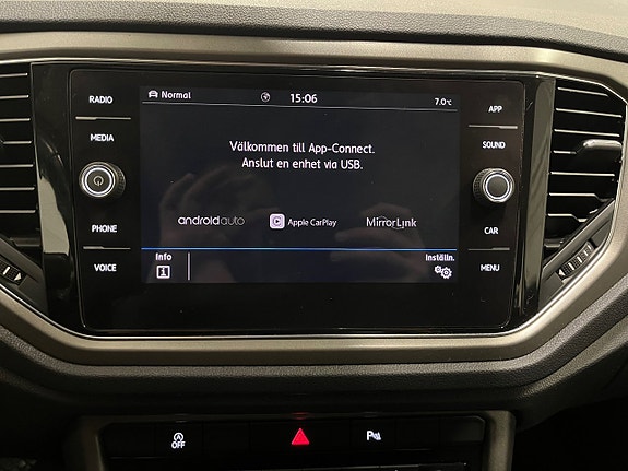Volkswagen T-Roc 21 of 21