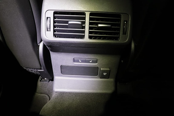 Land Rover Range Rover Velar 25 of 29