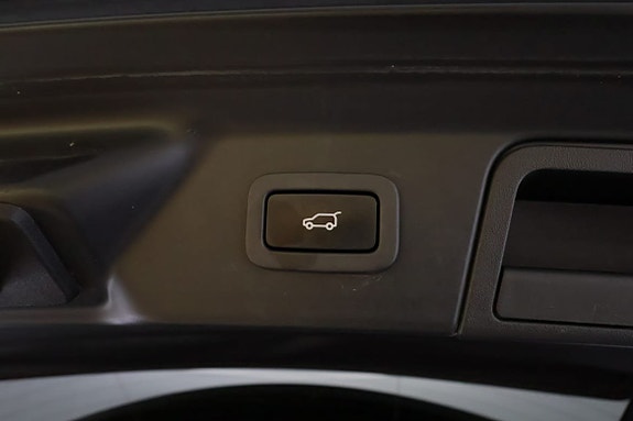 Land Rover Range Rover Velar 22 of 29