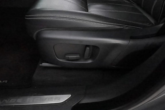 Land Rover Range Rover Velar 15 of 29