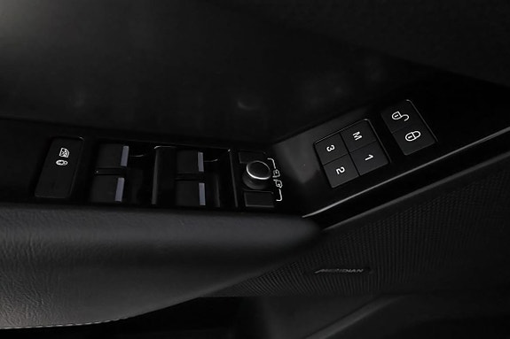 Land Rover Range Rover Velar 14 of 29