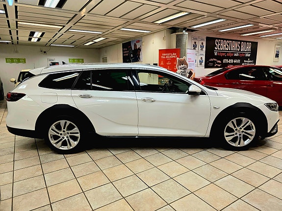 Opel Insignia Country Tourer 2 of 5