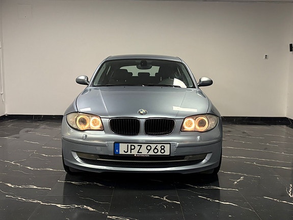BMW 120 2 of 5