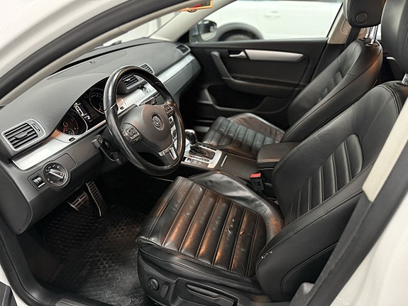 Volkswagen Passat Alltrack 7 of 12
