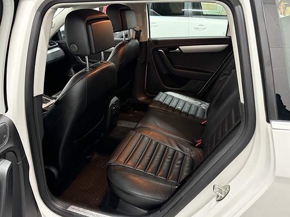 Volkswagen Passat Alltrack 8 of 12