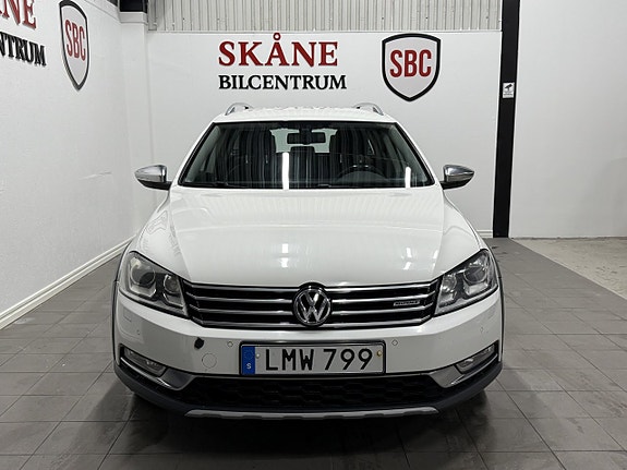 Volkswagen Passat Alltrack 2 of 5