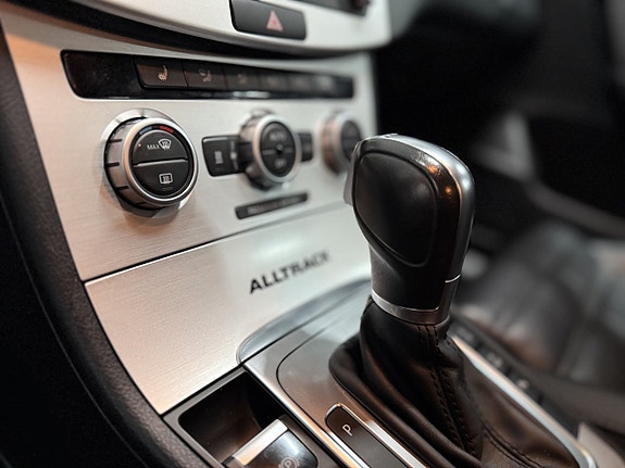 Volkswagen Passat Alltrack 11 of 12