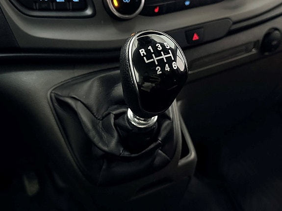 Ford Transit Custom 25 of 25