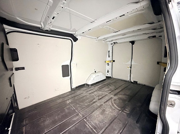 Ford Transit Custom 11 of 25
