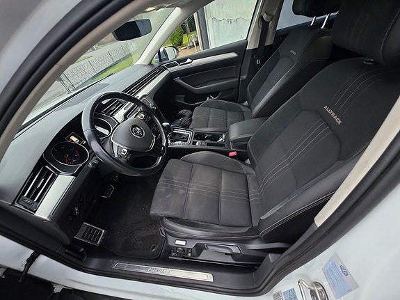 Volkswagen Passat Alltrack 4 of 4