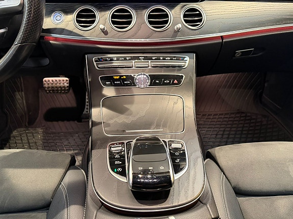 Mercedes-Benz E220 17 of 30