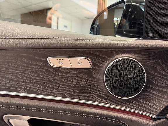 Mercedes-Benz E220 30 of 30