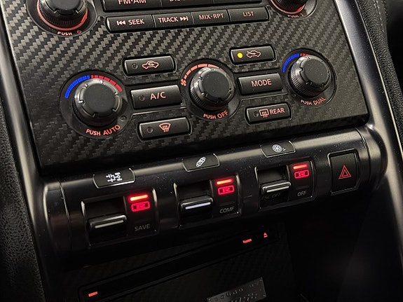 Nissan GT-R 15 of 26