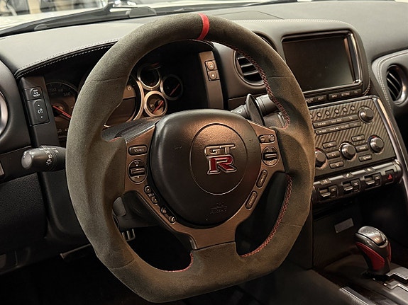 Nissan GT-R 12 of 26
