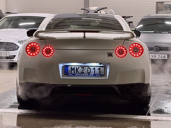 Nissan GT-R 8 of 26
