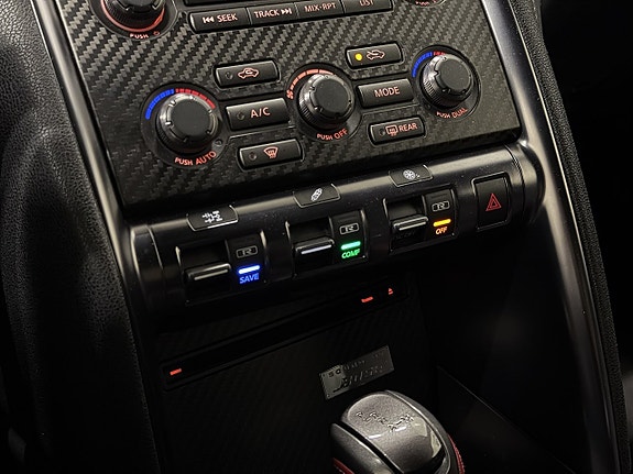 Nissan GT-R 16 of 26