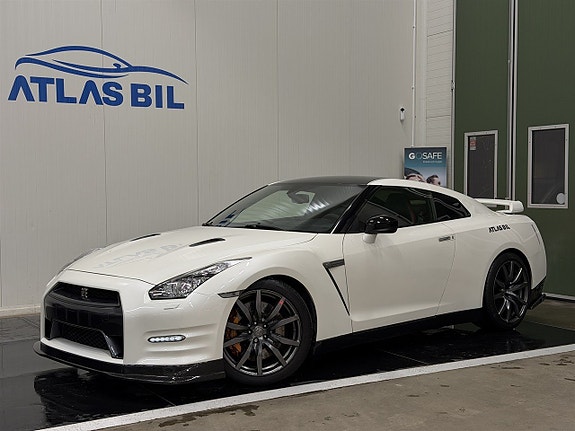 Nissan GT-R 5 of 5