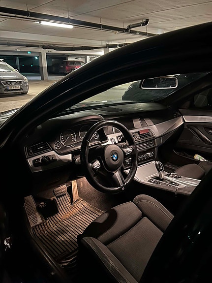 BMW 520d 4 of 5