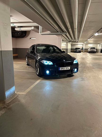 BMW 520d 2 of 5