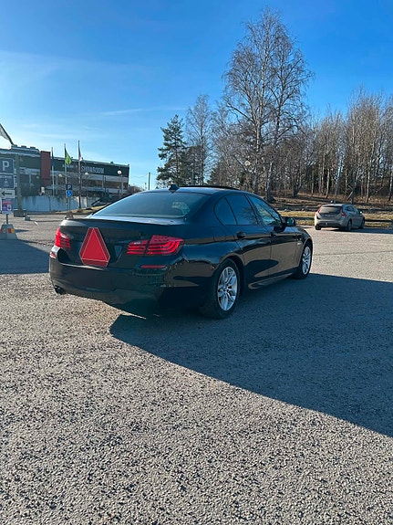 BMW 520d 3 of 5