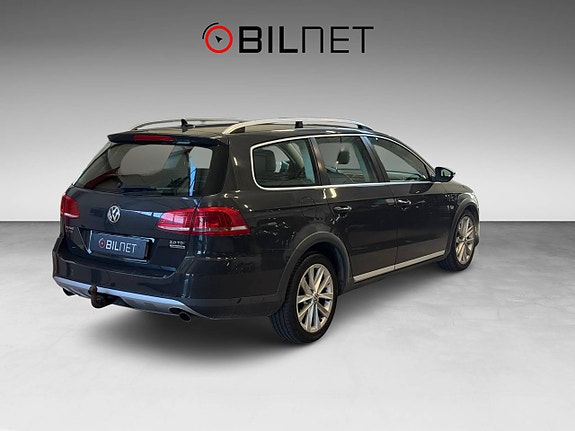 Volkswagen Passat Alltrack 2 of 19
