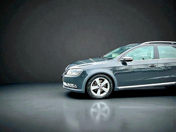 Volkswagen Passat Alltrack 3 of 5