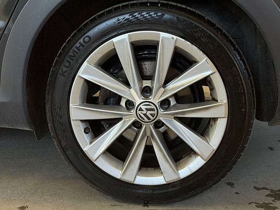 Volkswagen Passat Alltrack 8 of 19