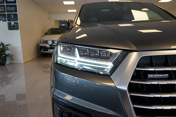 Audi Q7 7 of 8