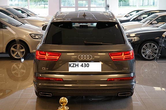 Audi Q7 2 of 5