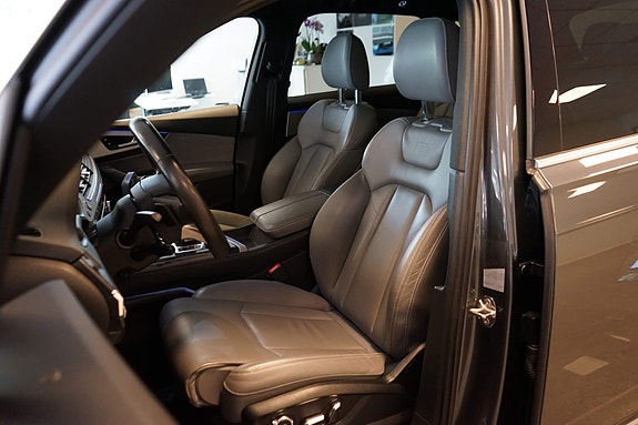 Audi Q7 3 of 5