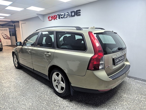 Volvo V50 4 of 21