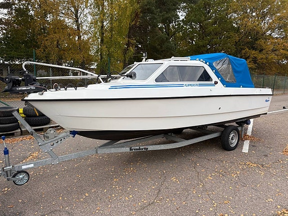 Flipper 570 med 75 hk och elmotor, 6 månader motorgaranti!
