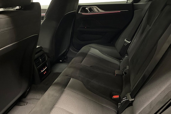 BMW i4 11 of 17