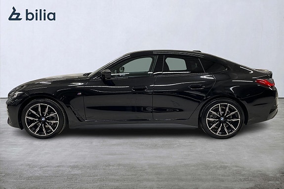 BMW i4 3 of 17