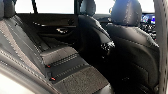Mercedes-Benz E200 5 of 5