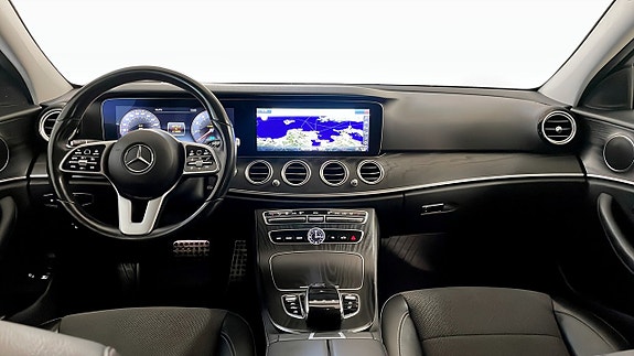 Mercedes-Benz E200 4 of 5
