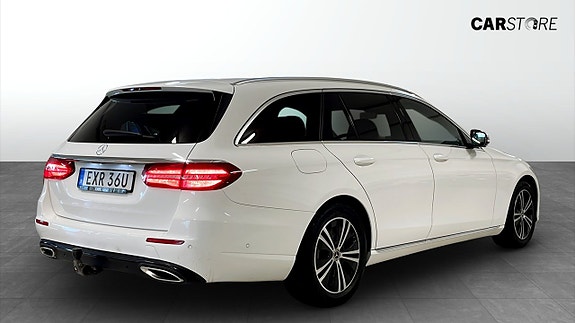 Mercedes-Benz E200 2 of 5